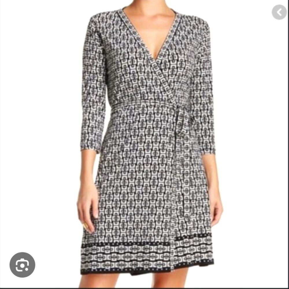 Max Studio Black and White Sheath Wrap Dress with Plunge Neckline..size:S
